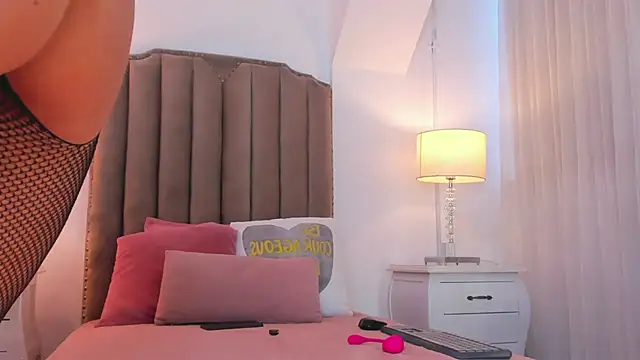 Emma Torres   online show from January 9, 2026, 11:50 am