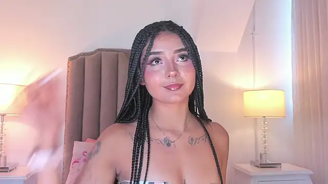 Snapshot of Emma_Torres__ chatting on June 18, 2026, 12:32 pm Emma Torres online show from June 18, 2026, 12:32 pm