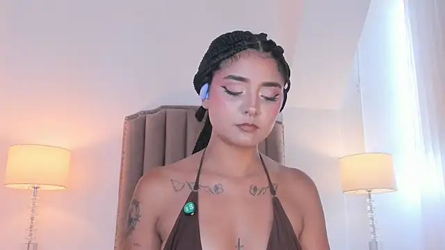 Snapshot of Emma_Torres__ chatting on June 3, 2026, 2:33 pm Emma Torres online show from June 3, 2026, 2:33 pm