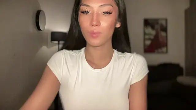 Snapshot of Bella_Gordon chatting on June 18, 2026, 4:33 am Bella Gordon online show from June 18, 2026, 4:33 am