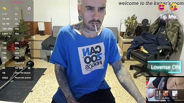 kaiser679  online show from April 27, 2026, 11:14 pm