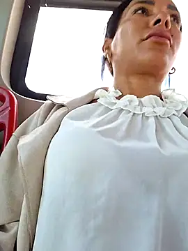 Snapshot of Doll_Loren chatting on October 24, 2025, 2:05 pm Doll Loren online show from October 24, 2025, 2:05 pm