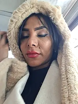 Snapshot of Doll_Loren chatting on November 13, 2025, 7:29 pm Doll Loren online show from November 13, 2025, 7:29 pm