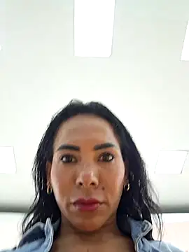 Snapshot of Doll_Loren chatting on October 28, 2025, 2:38 pm Doll Loren online show from October 28, 2025, 2:38 pm