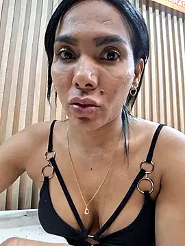 Snapshot of Doll_Loren chatting on July 17, 2026, 2:53 am Doll Loren online show from July 17, 2026, 2:53 am