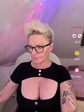 German Milf online show from April 29, 2026, 12:53 pm