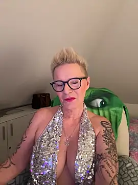 German Milf online show from November 28, 2025, 2:06 pm