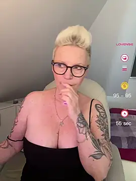 Snapshot of German_Milf chatting on June 8, 2026, 9:32 am German Milf online show from June 8, 2026, 9:32 am