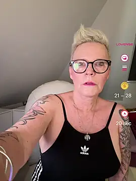 Snapshot of German_Milf chatting on May 26, 2026, 9:29 am German Milf online show from May 26, 2026, 9:29 am