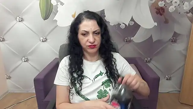 Snapshot of SweetArtemis chatting on November 18, 2025, 11:15 pm SweetArtemis online show from November 18, 2025, 11:15 pm