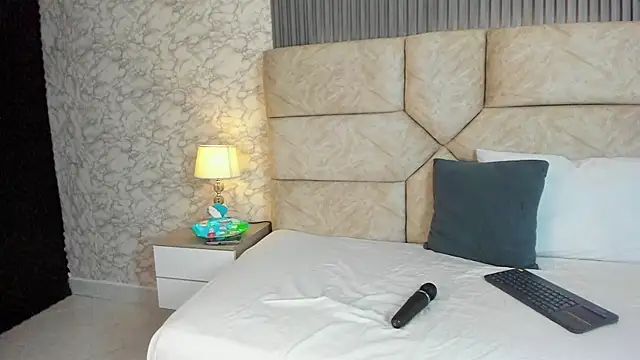 Snapshot of Cris__sweet chatting on September 27, 2025, 12:11 pm Cris sweet online show from September 27, 2025, 12:11 pm