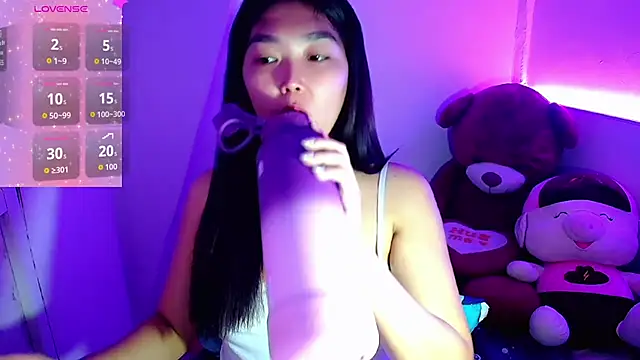 TR4NSCUTI3 online show from October 24, 2025, 7:35 pm