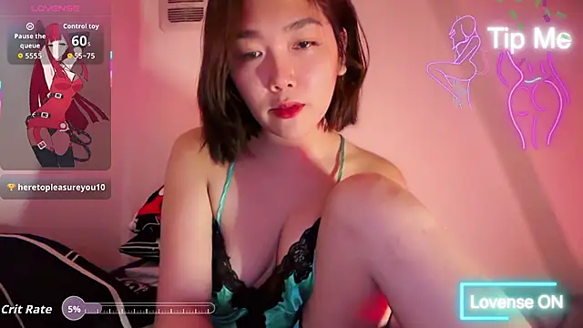 Snapshot of TR4NSCUTI3 chatting on May 15, 2026, 10:52 pm TR4NSCUTI3 online show from May 15, 2026, 10:52 pm