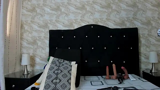 Keira Lennox online show from October 21, 2025, 11:42 am