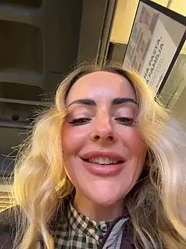 Snapshot of EmaSalis chatting on March 6, 2026, 8:20 am EmaSalis online show from March 6, 2026, 8:20 am