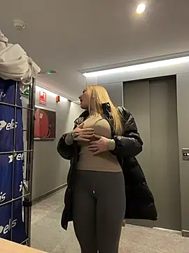 Snapshot of EmaSalis chatting on February 8, 2026, 5:10 pm EmaSalis online show from February 8, 2026, 5:10 pm