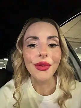 Snapshot of EmaSalis chatting on March 14, 2026, 11:05 am EmaSalis online show from March 14, 2026, 11:05 am