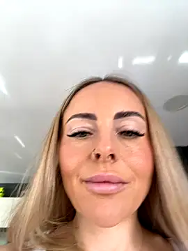 EmaSalis online show from November 1, 2025, 10:53 am