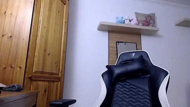 Snapshot of Lisakisss chatting on November 19, 2025, 6:35 am Lisakisss online show from November 19, 2025, 6:35 am