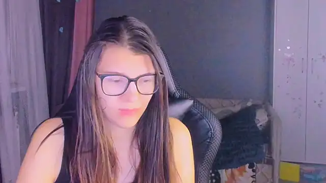 Snapshot of MollyLollipop chatting on March 12, 2026, 6:01 pm MollyLollipop online show from March 12, 2026, 6:01 pm