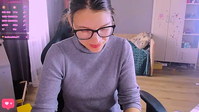 Snapshot of MollyLollipop chatting on March 17, 2026, 3:53 am MollyLollipop online show from March 17, 2026, 3:53 am