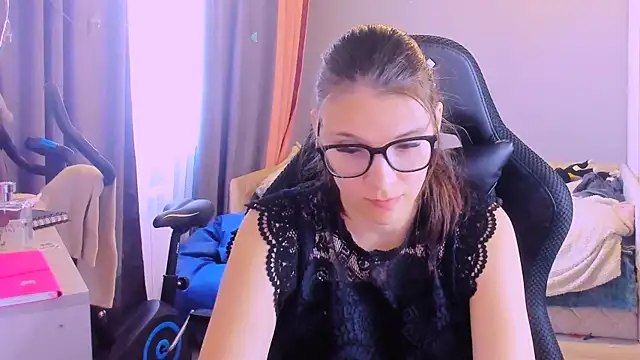 Snapshot of MollyLollipop chatting on April 29, 2026, 5:55 am MollyLollipop online show from April 29, 2026, 5:55 am