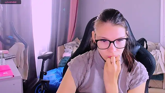 Snapshot of MollyLollipop chatting on April 27, 2026, 3:04 am MollyLollipop online show from April 27, 2026, 3:04 am