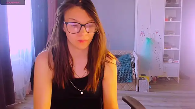 Snapshot of MollyLollipop chatting on March 25, 2026, 4:12 am MollyLollipop online show from March 25, 2026, 4:12 am