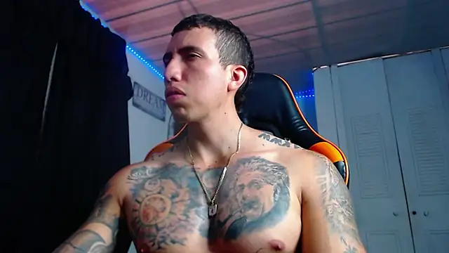 Snapshot of Adam_Hudsond chatting on October 30, 2025, 3:20 pm Adam Hudsond online show from October 30, 2025, 3:20 pm