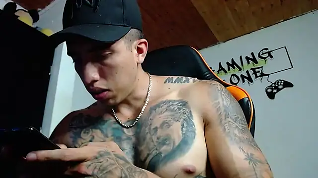 Snapshot of Adam_Hudsond chatting on February 6, 2025, 10:53 pm Adam Hudsond online show from February 6, 2025, 10:53 pm