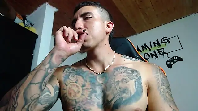 Snapshot of Adam_Hudsond chatting on February 3, 2025, 11:58 pm Adam Hudsond online show from February 3, 2025, 11:58 pm