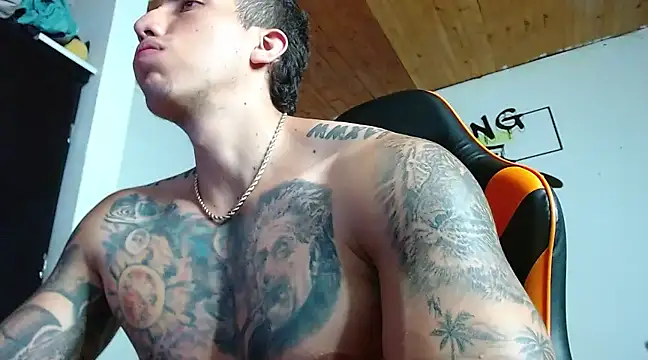 Snapshot of Adam_Hudsond chatting on December 24, 2024, 11:22 pm Adam Hudsond online show from December 24, 2024, 11:22 pm