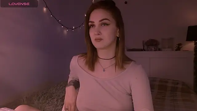 Snapshot of LilyFarey chatting on November 17, 2025, 7:07 pm LilyFarey online show from November 17, 2025, 7:07 pm