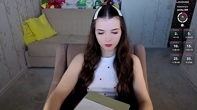 Eva Davie online show from May 17, 2026, 7:52 am