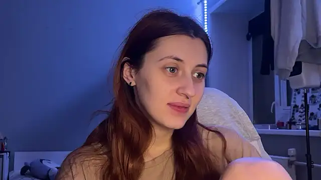 Snapshot of Uniarten chatting on November 6, 2025, 8:24 pm Uniarten online show from November 6, 2025, 8:24 pm