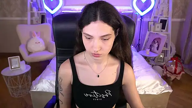 BabyFlowerr online show from March 16, 2025, 8:00 pm