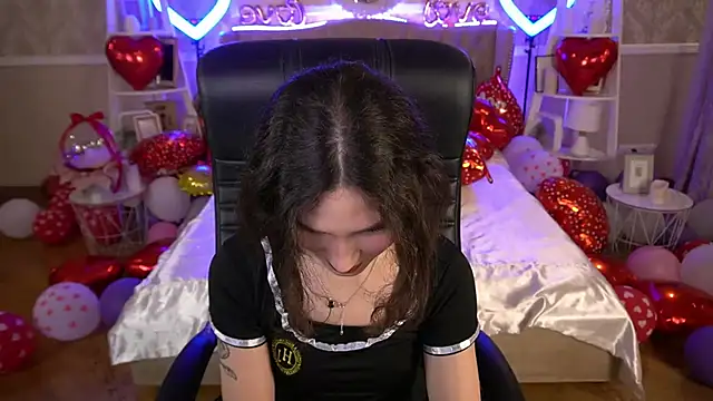 BabyFlowerr online show from February 28, 2025, 8:07 pm