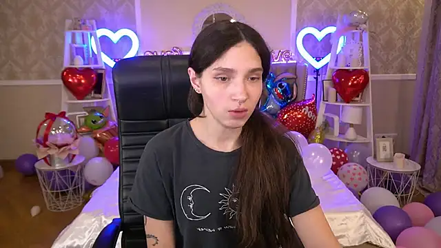 BabyFlowerr online show from February 18, 2025, 2:05 am