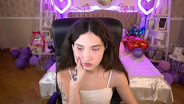 BabyFlowerr online show from February 7, 2025, 7:49 pm