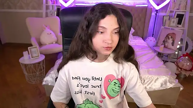 BabyFlowerr online show from March 6, 2025, 7:54 pm