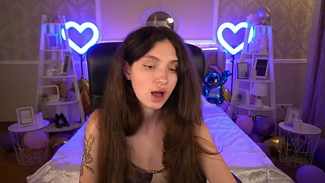 BabyFlowerr online show from February 4, 2025, 2:07 am