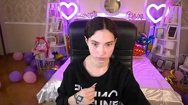 BabyFlowerr online show from February 8, 2025, 5:29 am