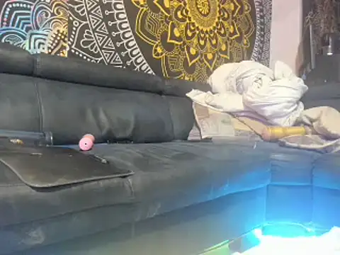 Snapshot of slankecrosdresser chatting on December 11, 2024, 7:09 am slankecrosdresser online show from December 11, 2024, 7:09 am