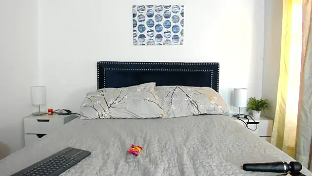 ZulyMichels online show from October 15, 2025, 12:35 pm