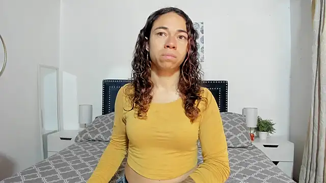 Snapshot of ZulyMichels chatting on June 9, 2026, 12:39 pm ZulyMichels online show from June 9, 2026, 12:39 pm