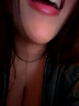 marcimaa online show from November 9, 2025, 8:57 pm