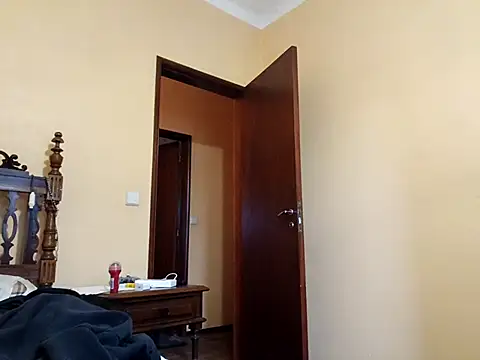 Snapshot of White_rabbit_ chatting on October 31, 2025, 3:08 pm White rabbit online show from October 31, 2025, 3:08 pm