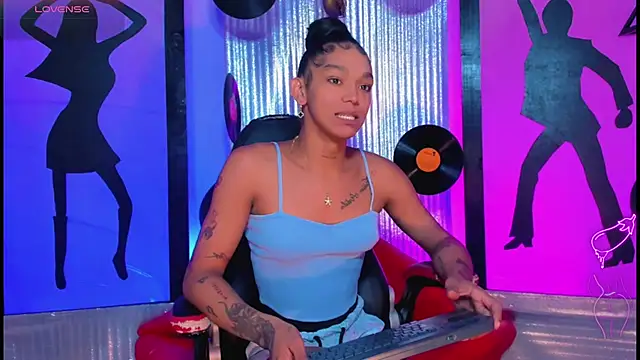 Snapshot of nickyminach_ chatting on July 16, 2026, 8:28 pm nickyminach online show from July 16, 2026, 8:28 pm