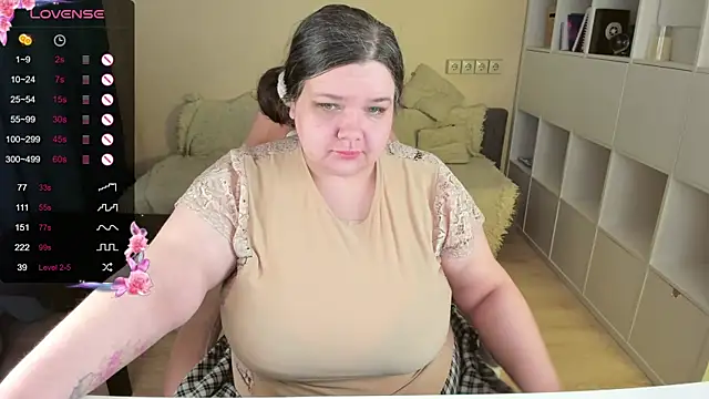 Snapshot of PlumPie chatting on November 12, 2025, 1:26 pm PlumPie online show from November 12, 2025, 1:26 pm