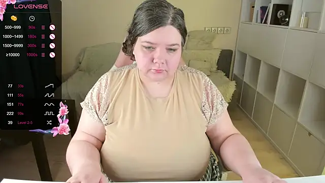 Snapshot of PlumPie chatting on November 13, 2025, 8:29 am PlumPie online show from November 13, 2025, 8:29 am